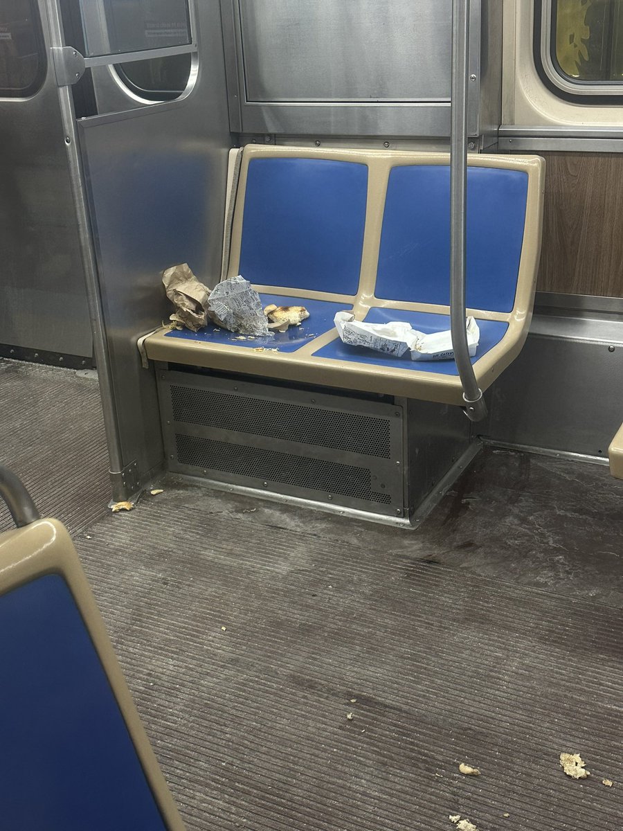mrsurge88's tweet photo. @CTAFails @cta 
…another 🤦🏾‍♂️ Saturday departing #ORD on the #CTA blue line! 9:17pm usual departure, just arrived to Rosemont at 9:40pm… dirty train and lights went out for a few seconds! …does #PresidentCarter still work? #DorvalCarter https://t.co/Tzr2N94yeS