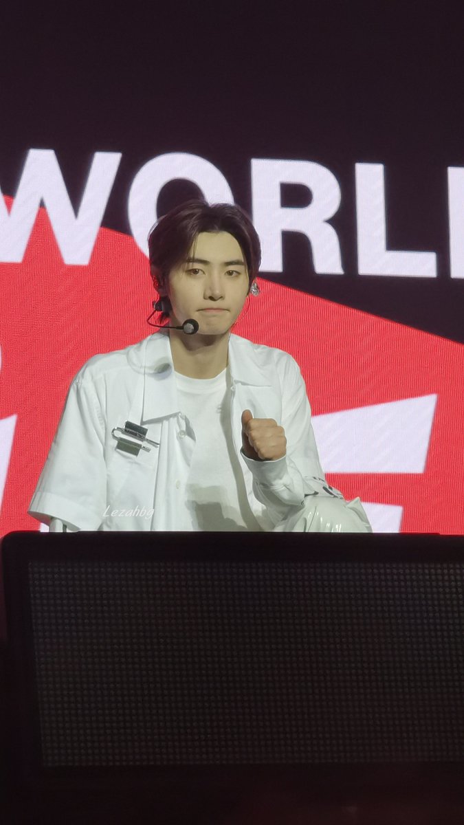 lezahbg03's tweet photo. Opps sowee na sunghoon ... Focus na ulit ako sayo 😂

#manifesto_in_Manila https://t.co/SHprgPGHSY