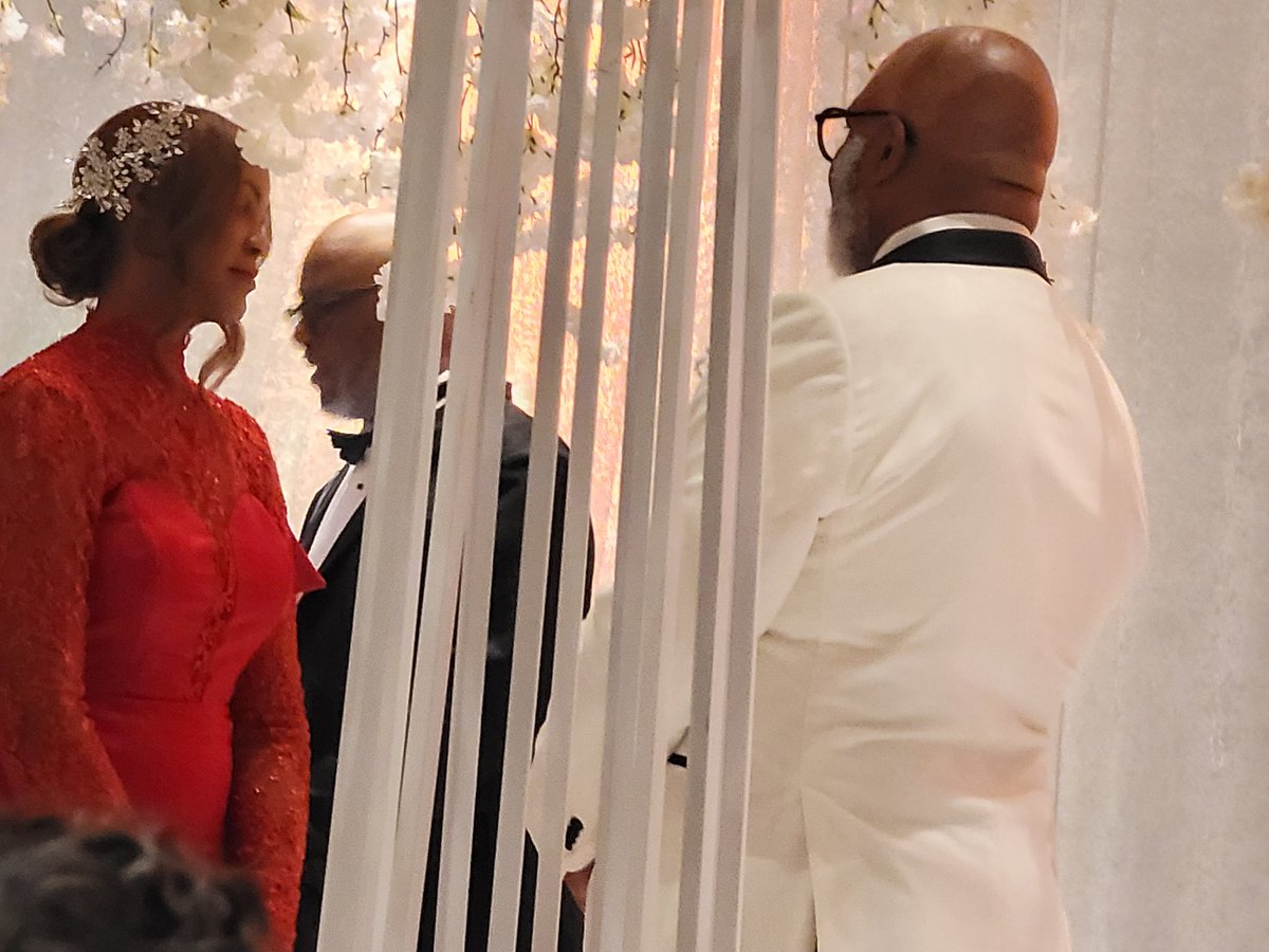 PhilipAllenJr2's tweet photo. The Hardnets had an amazing 10 year renewal of their wedding vows. Very classy. https://t.co/fmxbVl71PD