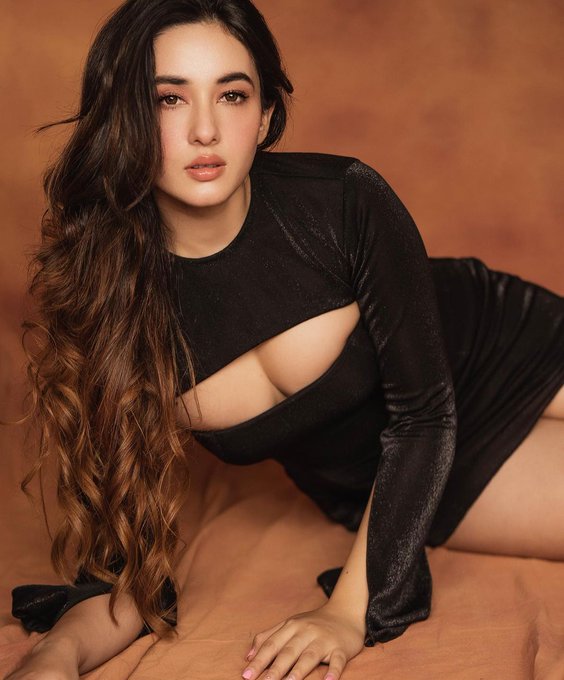 FoLJEoFaUAAPie8?format=jpg&name=small