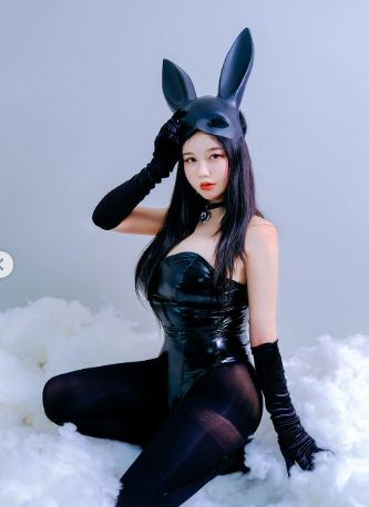 兔年要拍暗黑兔的写真，哈哈，想看的弟弟点赞~抽6个送！#大奶子 #大屁股 https://t.co/B7GeVNwNLZ