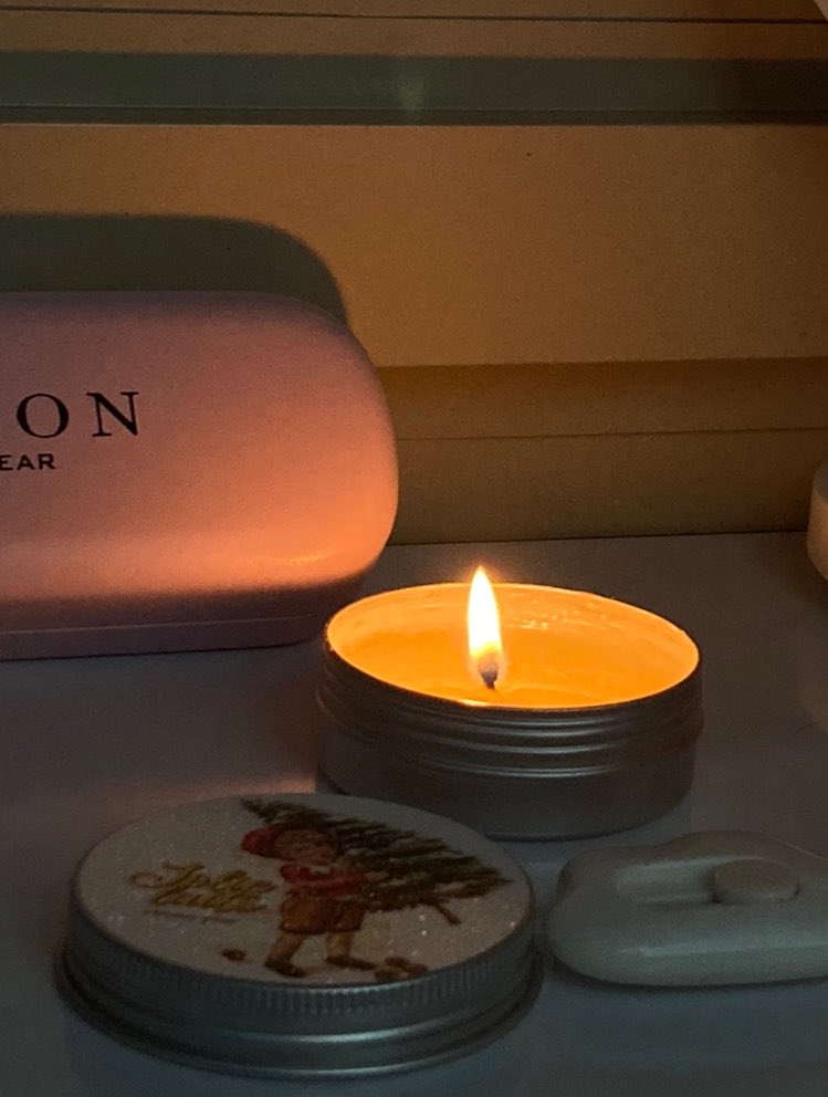 สัมผัสได้ว่าอีกไม่นานจะเสียเงินอีกละ /ชี้เทียนหอม