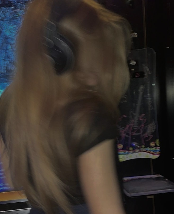 beepdolly's tweet photo. ⠀
Go on. Keep talking, but I will listen only to my music. Lisztomania energy. <3
⠀ https://t.co/V61hjINl8X
