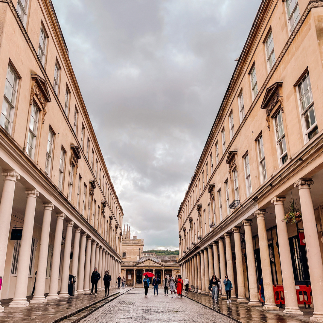 UKTravelPlans's tweet photo. How beautiful is Bath stone - how perfect it looks on this street - look at those gorgeous colonnades! Walk down Bath Street to the Roman baths and it really does feel like you are in an episode of Bridgerton!

 #bathuk #visitbath #somerset #cityofbath #visitbathuk #cityofbathuk https://t.co/tF8sf3VIAy