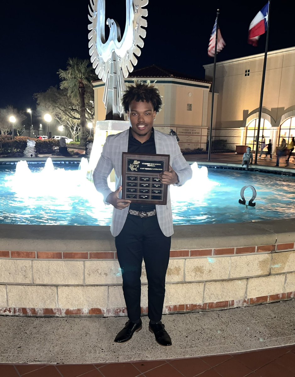 GOD DID!!!!! 💙🫶🏾<a href="/DickinsonFB/">DHSGatorFB</a> #bettingonblueeverytime