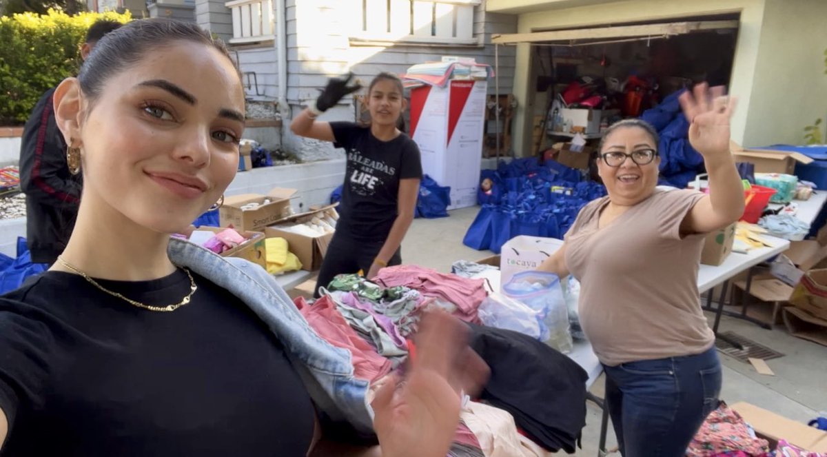 Today we spent our Saturday, packing essentials to visit families at the border! 

Hoy comenzamos nuestro Sábado empacando bolsitas para llevar a los albergues en la frontera! 💙