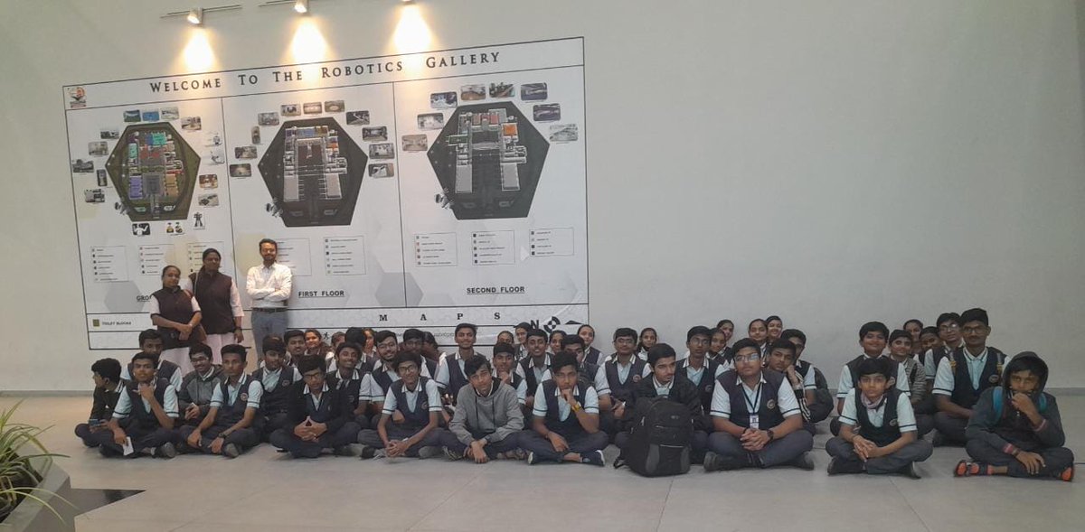 CSCSurat's tweet photo. MUS Em School from surat taken visit at #Sciencecity under the campaign of free edu.tour carrying out by #Gujcost behalf of all CSC, thousand students taken benefits of edu.tour of most popular #destination of science @narottamsahoo @dstGujarat @collectorsurat @DEOSURAT1 https://t.co/KPHdrJUB9J