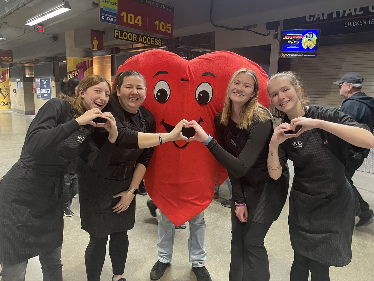 Tara_Dryml's tweet photo. Volunteering at Wells Fargo for @StatesmenWLAX was pretty fun! We got to meet Artey, the heart!! https://t.co/npVw15GmKg