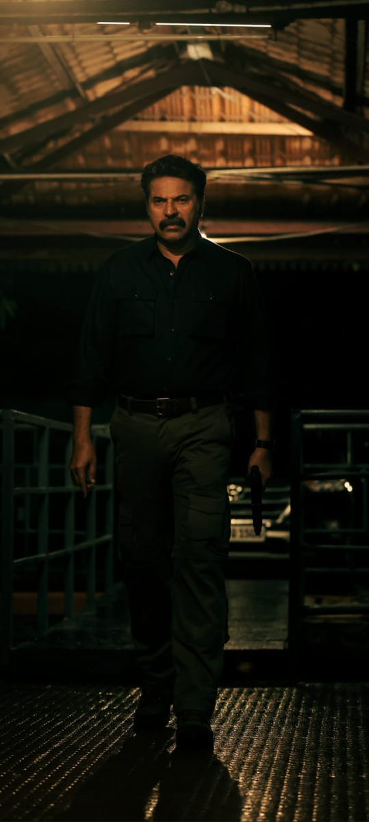 munavir_99's tweet photo. This still 🥵🔥
waiting!! Feb 9
#Mammootty @mammukka
#ChristopherOnFeb9 https://t.co/IrgKL0dLRd