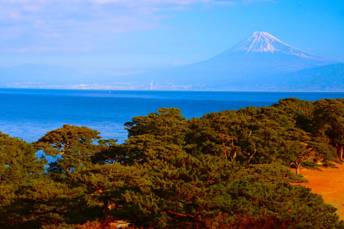 海に浮かぶ ＃富士山