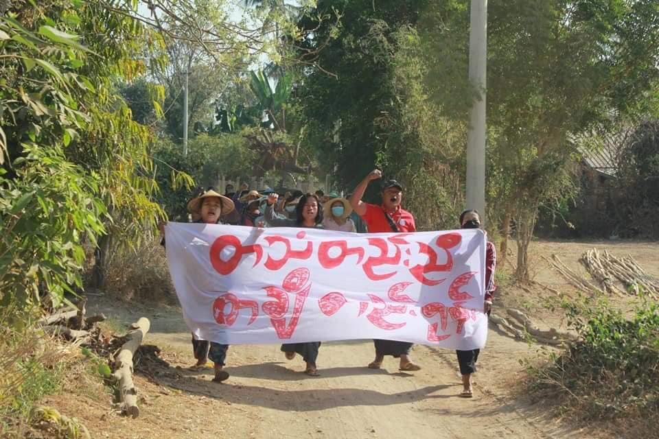 spring_2021's tweet photo. Joint forces of pro-democracy villagers of several villages from northern Salingyi township and eastern Yinmarpin township staged a strike against military dictatorship. 

#2023Feb5Coup
#LegalizationOfNUG 
#WhatsHappeningInMyanmar https://t.co/goMa0LCEIq