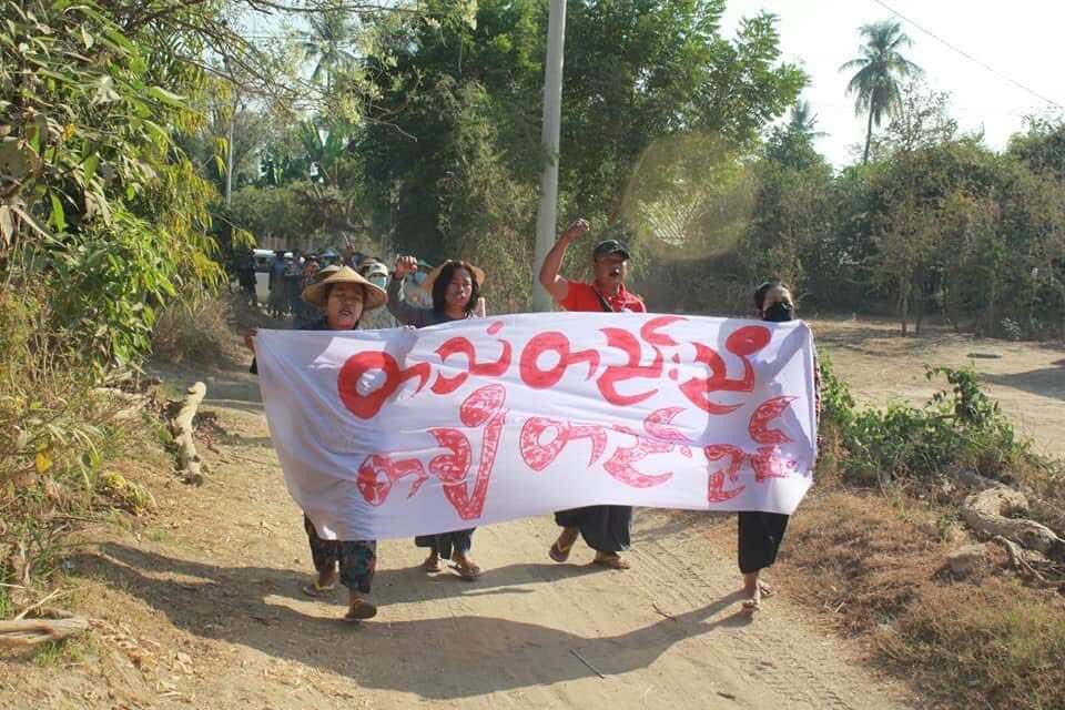 spring_2021's tweet photo. Joint forces of pro-democracy villagers of several villages from northern Salingyi township and eastern Yinmarpin township staged a strike against military dictatorship. 

#2023Feb5Coup
#LegalizationOfNUG 
#WhatsHappeningInMyanmar https://t.co/goMa0LCEIq