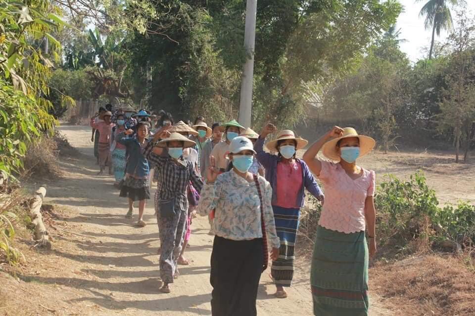 spring_2021's tweet photo. Joint forces of pro-democracy villagers of several villages from northern Salingyi township and eastern Yinmarpin township staged a strike against military dictatorship. 

#2023Feb5Coup
#LegalizationOfNUG 
#WhatsHappeningInMyanmar https://t.co/goMa0LCEIq