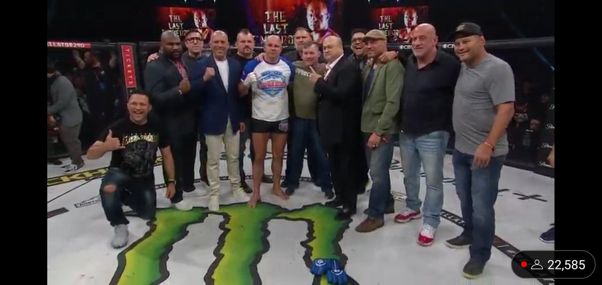 Sennathe1's tweet photo. Está publicación aunque no es de automovilismo se tenía que publicar esto, Hoy termina la carrera de uno de los mejores peleadores de MMA #thelastemperor #Fedor #Emelianenko #fedoremelianenko https://t.co/8fj6MW9k7F