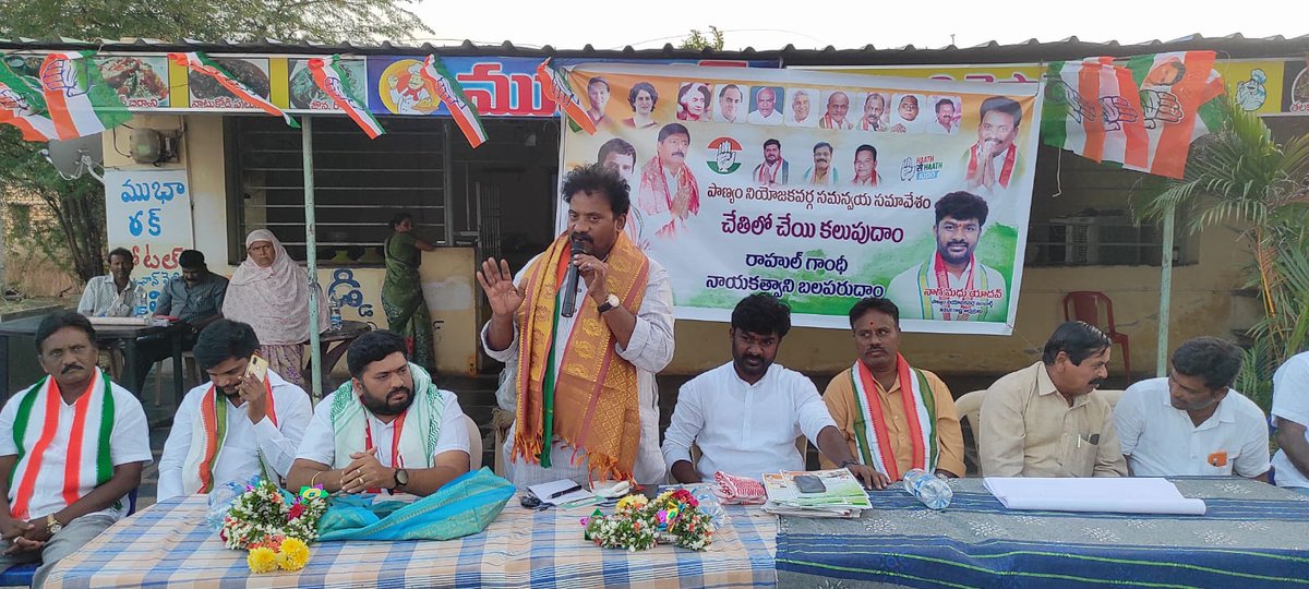 KottiRakesh's tweet photo. Yesterday we had a fruitful #HaathSeHaathJodo campaign in Panyam and Janaganapalli constituencies. 

Several citizens enquired about the benefits of the Special Category Status for Andhra Pradesh. We explained to them how it is crucial for the development of the state. https://t.co/9d5oK1UkqS