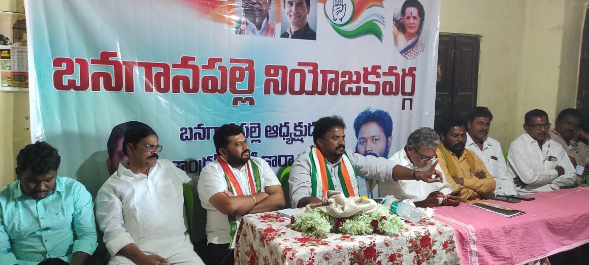 KottiRakesh's tweet photo. Yesterday we had a fruitful #HaathSeHaathJodo campaign in Panyam and Janaganapalli constituencies. 

Several citizens enquired about the benefits of the Special Category Status for Andhra Pradesh. We explained to them how it is crucial for the development of the state. https://t.co/9d5oK1UkqS