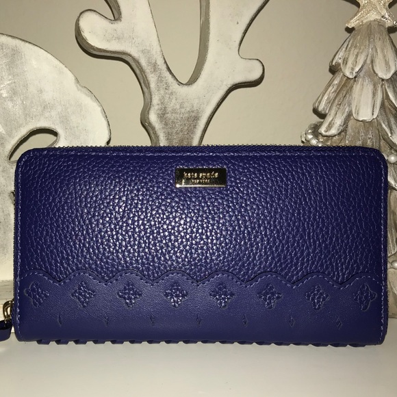 cassidygwen's tweet photo. So good I had to share! Check out all the items I'm loving on @Poshmarkapp from @HopeSparkles_ #poshmark #fashion #style #shopmycloset #katespade #apt9: https://t.co/F2KdPsjkaY https://t.co/q4Al5PyZrB