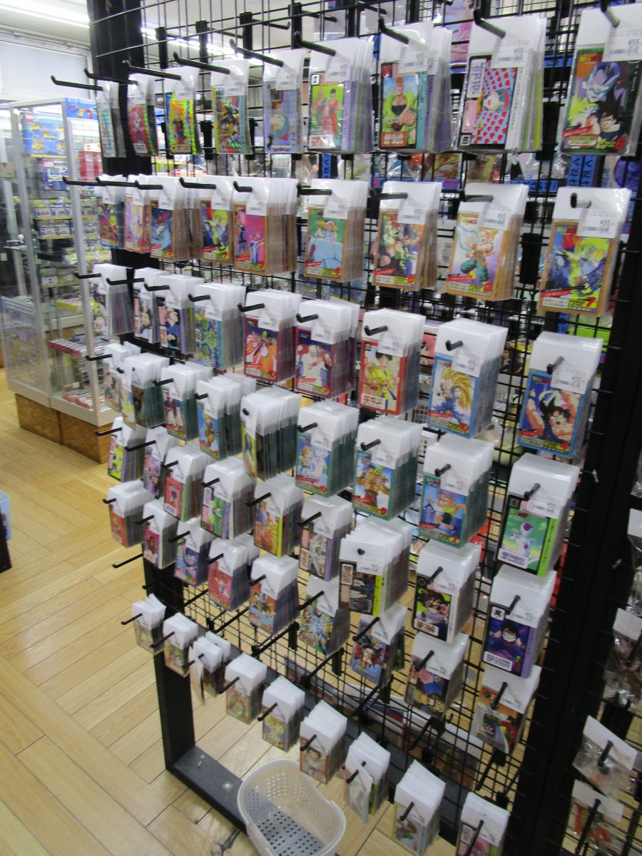 oukoku1021's tweet photo. 多治見店2F
本日ドラゴンボールのカードダスおよびビジュアルアドベンチャーを大量に品出しいたしました。どちらもノーマルの方が圧倒的に多いのですが、状態は良い方だと思います。ショーケースのカードは状態確認ができますので、スタッフまでお気軽にお申し付けください。 https://t.co/El4P2vtUHU
