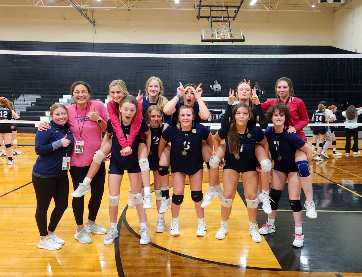 pvbozark's tweet photo. 14-1s bring home the GOLD 🥇
1st place in Lebanon Tournament #MidMO #performancefamily https://t.co/WxmDYBVoSj
