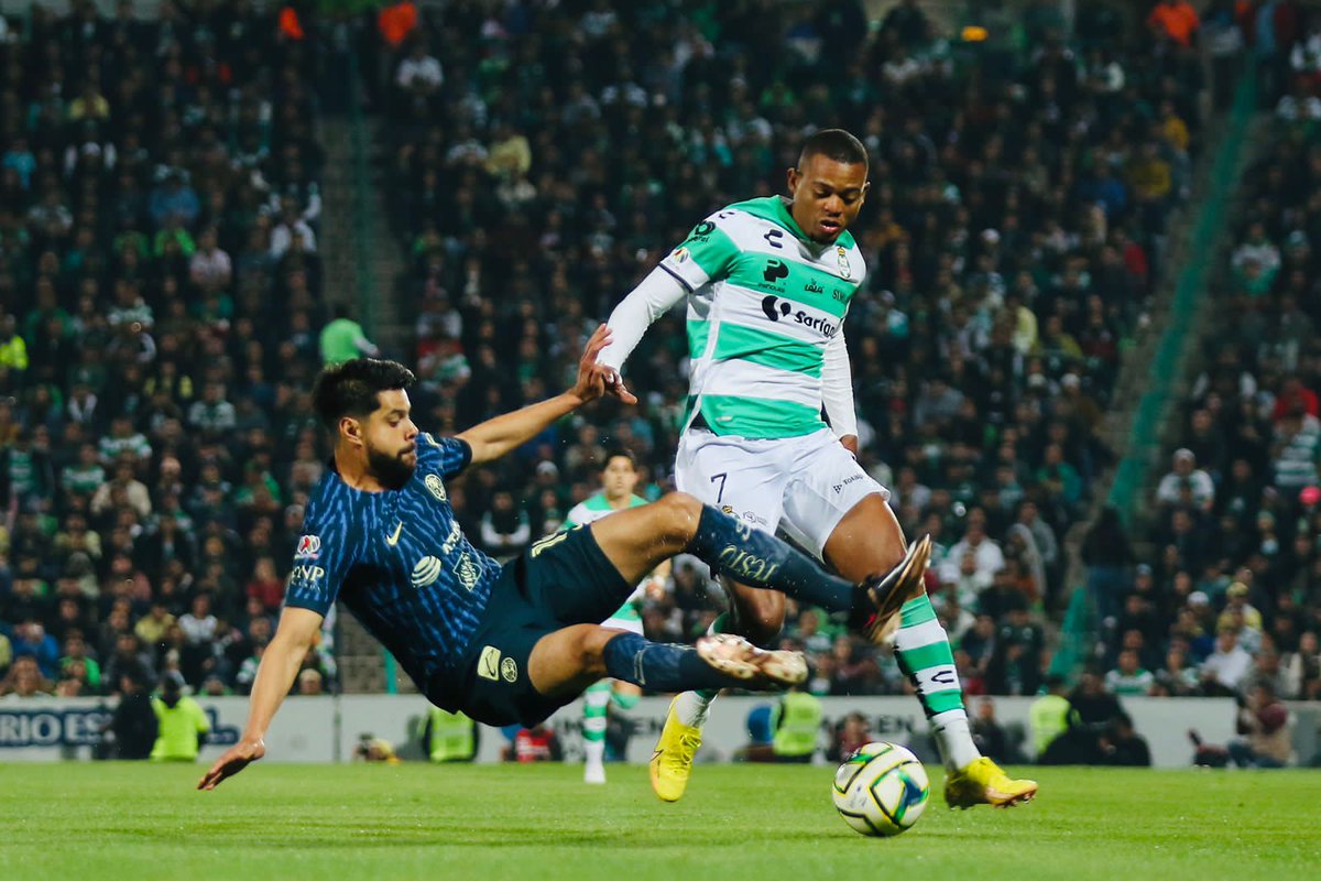 Estuvo movidito el primer tiempo, ¿Qué pasará en el segundo? <a href="/TSMoficial/">TSM Oficial</a> 🏟️
<a href="/ClubSantos/">Club Santos</a> 2-1 <a href="/ClubAmerica/">Club América</a> #LigaMX