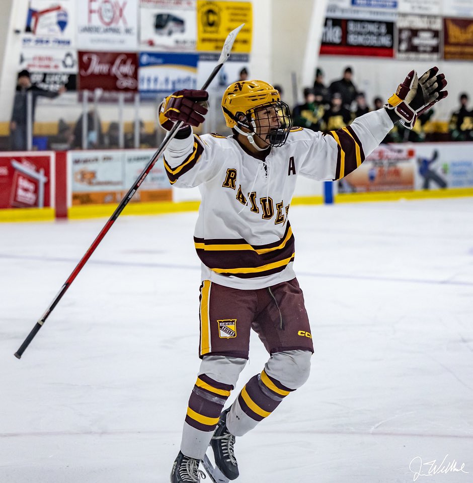 NHSBoysHockey's tweet image. Kam Kaiser also reached the 100 point mark with his 4 point night in Owatonna 

He has 60 goals and 40 assists for 100 points in 48 career games 🔥
