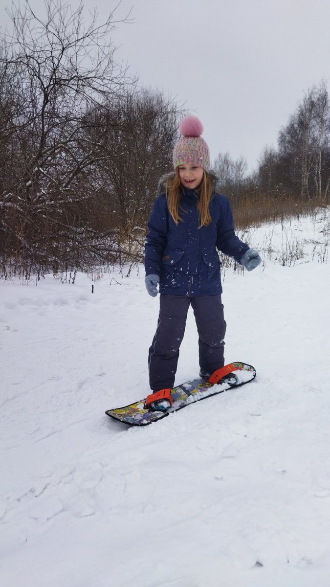 Dizzy__Lizzie's tweet photo. Купили дочери сноуборд, покаталась впервые, даже освоила его. 
Вечером была замечена за диалогами с доской в коридоре... https://t.co/U38o8ROJuE