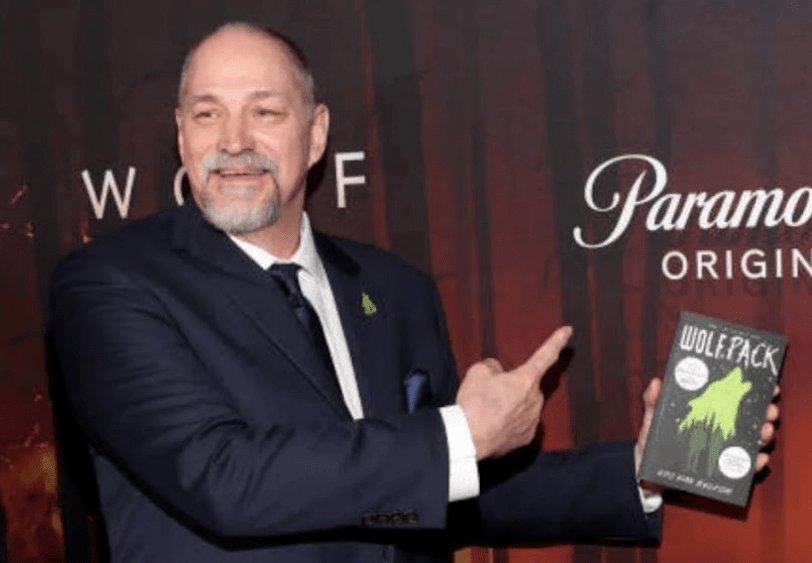 Award-winning Brampton Writer and York Alumnus, Edo van Belkom Hosts Brampton Premiere and Reading of his young adult book series, WOLF PACK

Read more: excal.on.ca/arts/2023/02/0… 

#YorkU #ExcaliburYU #ExcaliburArts #Excalibur