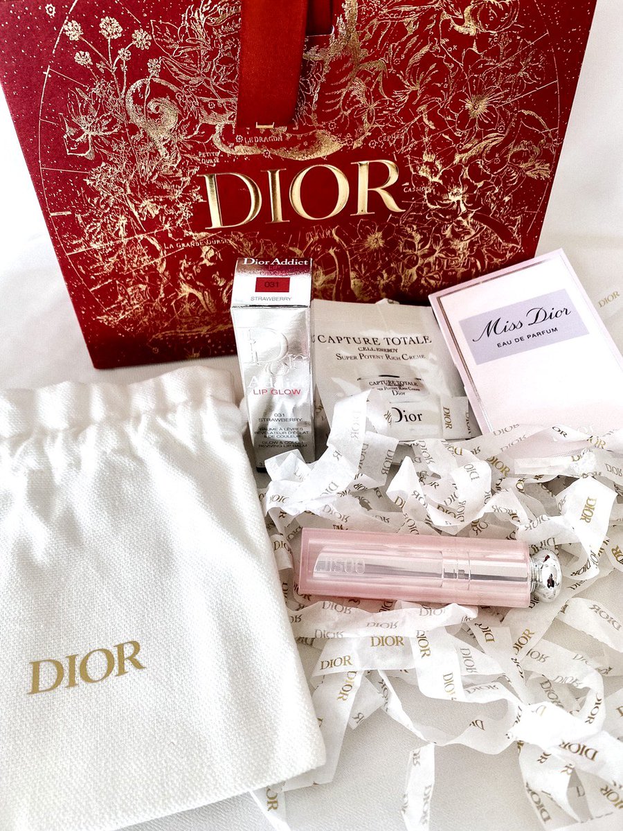 biw_ntnc's tweet photo. ในที่สุดก็ได้มาครอบครอง Dior Addict Lip Glow 031 สีพิเศษที่ทำให้จีซู ดีงามมากกกก ทาแล้วเหมือนได้ใกล้ชิดพิจีซูสุดๆ🥰 ของมันต้องมีจริงๆ สลัก Jisoo ไปเลยให้โลกรู้🤍💕
#JISOO #BLACKPINK @BLACKPINK #DiorBeauty #DiorAddict031 @Dior https://t.co/V9lXGwkrDm