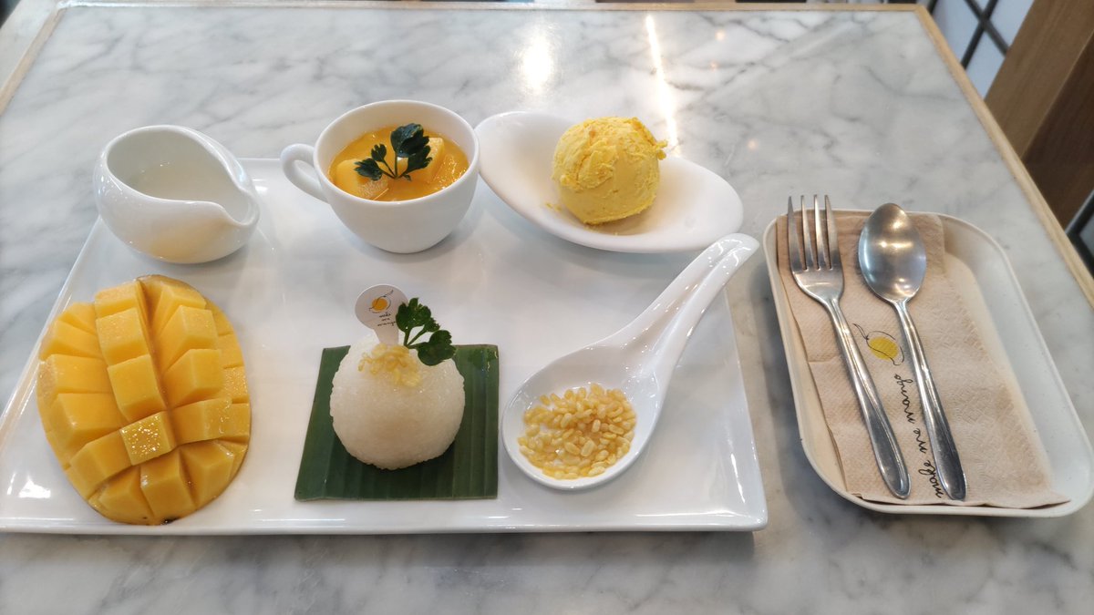 shuichi_bb's tweet photo. セントラルワールドで一休み
#makememango https://t.co/E96BZJv6Pk