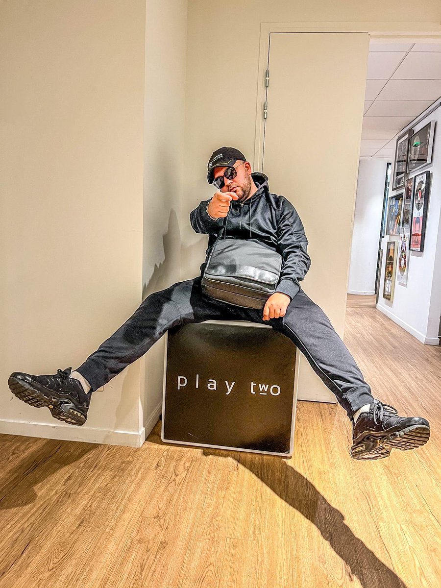 NeckoTrading's tweet image. C’est signé 📝 @PlayTwoLabel toutes ces nuits de studio j’ai cru en lui 💪 le travai paie et n’est pas fini ! On a jamais perdu confiance avec GER en ce moment on taff dur pour ce projet , en continuant de faire ma part du boulot je vous dit à bientôt 🎼