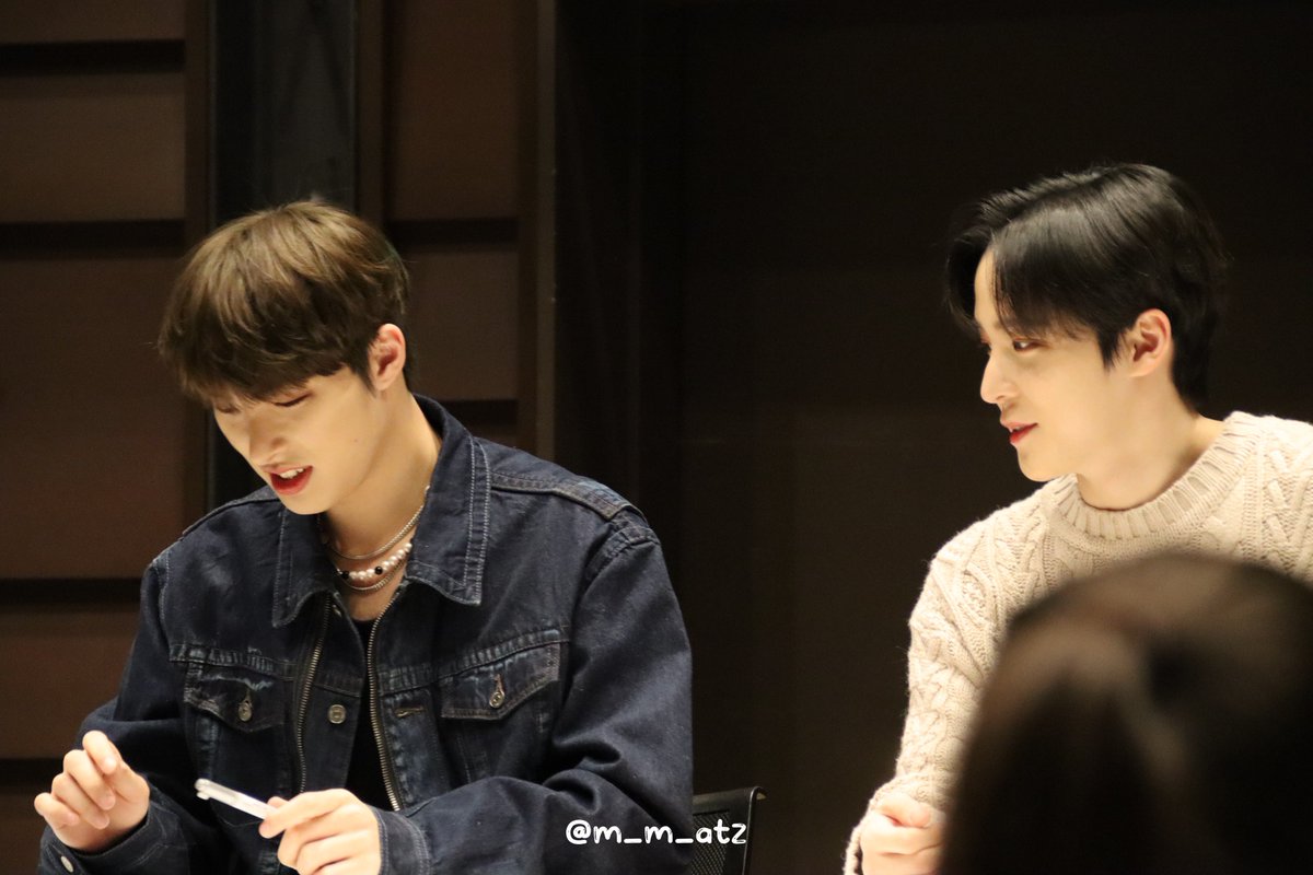 m_m_atz's tweet photo. 230129 TIAT SKY HALL ATEEZ
プレミアム団体サイン会 東京2部

ﾂｲﾝを1枚でも収めたかった
わたしの夢叶ってた😭💓
だいすき〜〜( ;꒳​;  )♡♡

#ATEEZ #에이티즈 #アチズ
#YUNHO #윤호 #ユノ
#MINGI #민기 #ミンギ
#ツインタワー https://t.co/XUKcWy7z3a