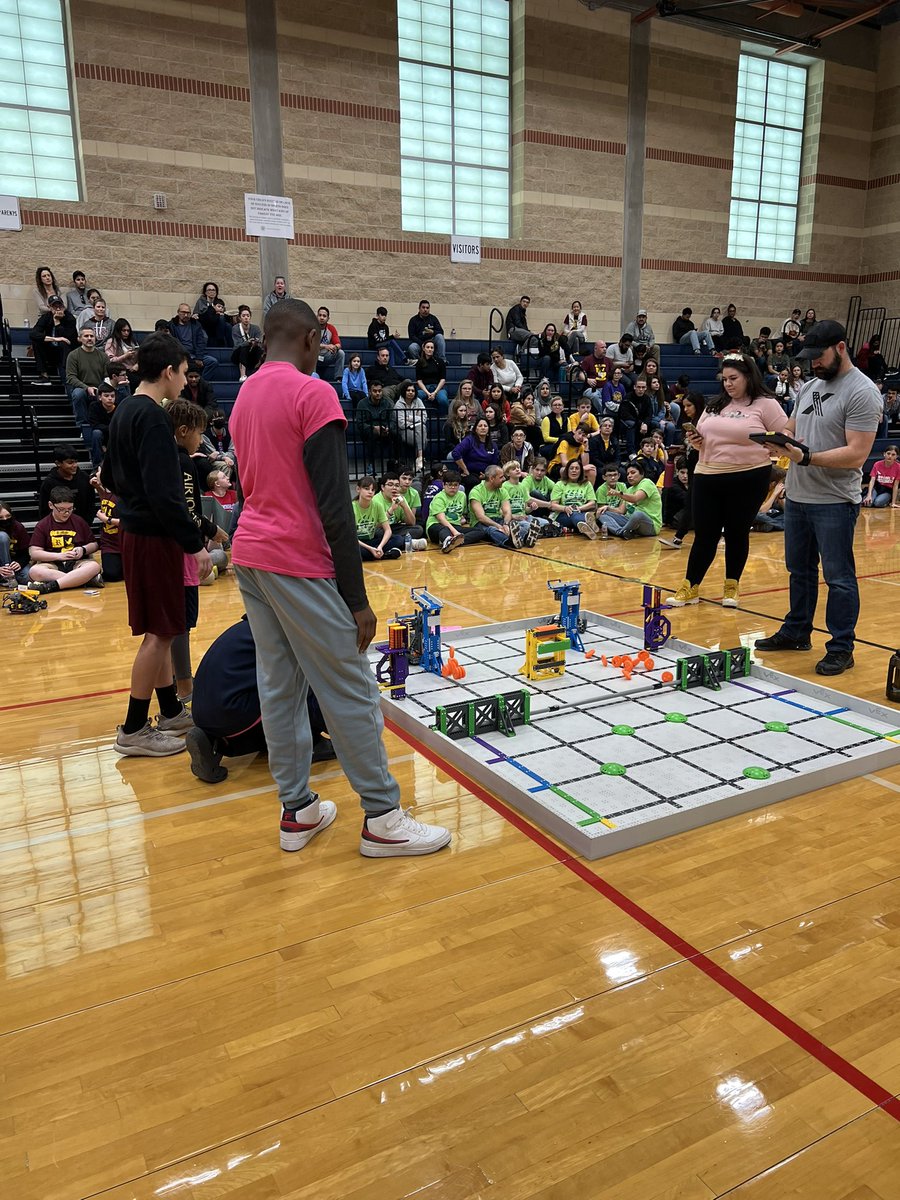 woodneisd's tweet photo. Teamwork makes the dream work! Great job to all of our teams that competed today at the robotics tournament! 🤖
#BeBetter #WMSPride #RootEdWood https://t.co/Sg6DnEbmXo
