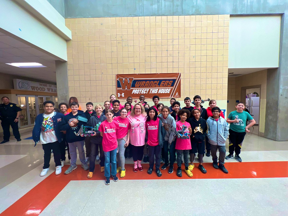 woodneisd's tweet photo. Teamwork makes the dream work! Great job to all of our teams that competed today at the robotics tournament! 🤖
#BeBetter #WMSPride #RootEdWood https://t.co/Sg6DnEbmXo