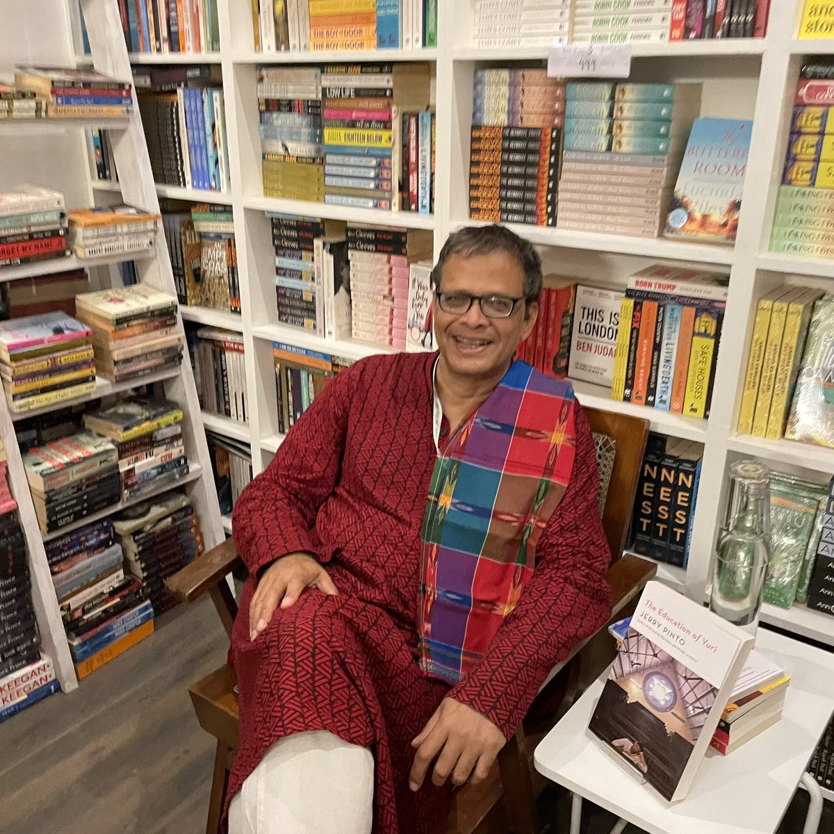 walkngbookfairs's tweet photo. Thank you, Jerry Pinto, champion of bookstores for this fabulous evening at our bookstore 🤍
#Bhubaneswar #BookSigning #SupportBookstores https://t.co/FxL41KHOOF