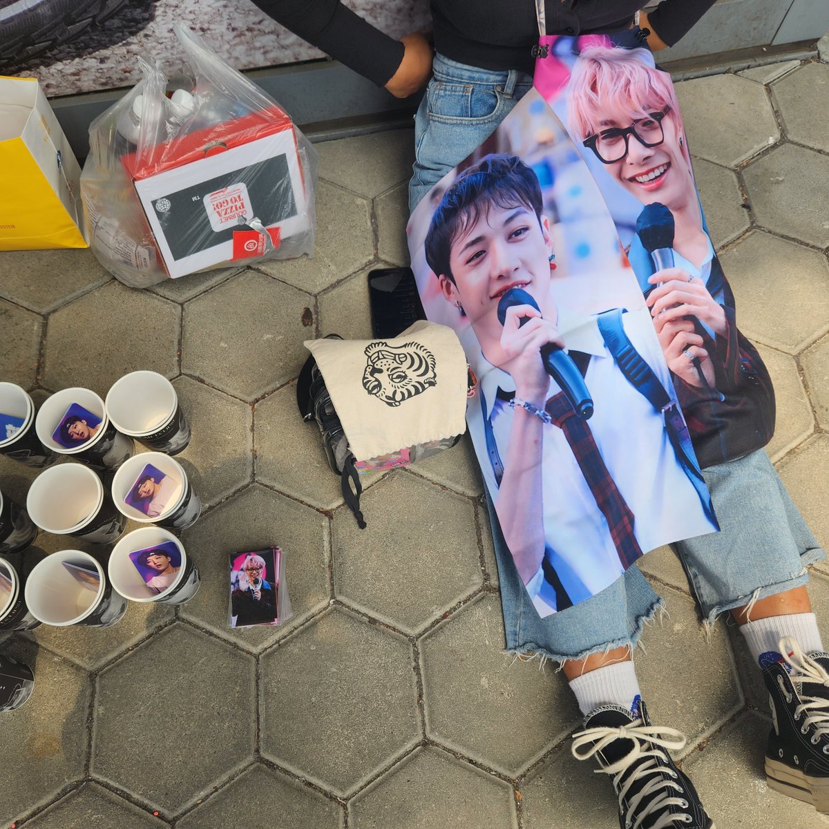 evrywhrstudios's tweet photo. giving out our chan and jeongin pcs! we are near the kallang wave mall entrance! behind where the random play dance is going on~

also taking pre-orders for the chan and jeongin slogans if you're interested! 

#MANIACinSG https://t.co/7fYmoyLVWH