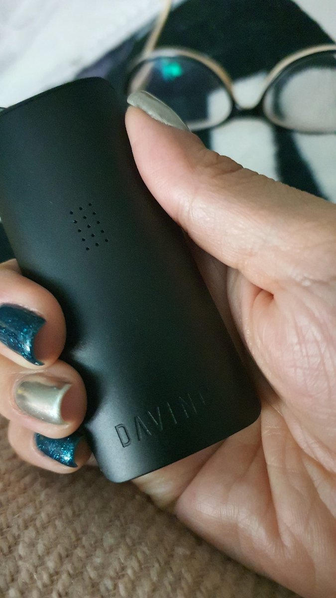 pelotitakoreana's tweet photo. Yo creyendo ya se iba a descomponer o la pila 🔋 había bailaoo y pos no... no había descubierto el otro artilugio que se debe limpiar, jajaja #cosasde Marihuanos https://t.co/gy5cUy41UF