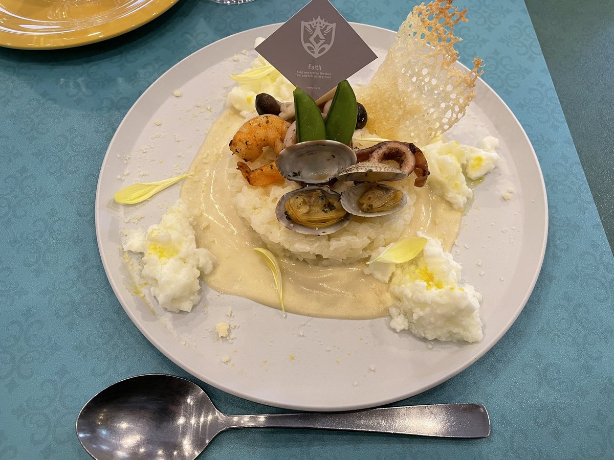 glassesGOTTSUAN's tweet image. #ヘブバン #KeySS 
蔵「今日はコラボカフェのテーマに因んで白河ちゃんをイメージしたリゾットを作ってみたのさ」
月城「なるほど…柔らかく炊いた米とホワイトソースが個性の強い海鮮を優しく包み込み、個性を更に引き出すのか。まさに白河を表すに相応しい逸品ではないか。やはり蔵は天才だな…」