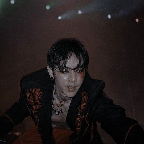 ᅠᅠᅠ
—  𝗐𝗁𝖾𝗋𝖾 𝖺𝗋𝖾 𝗒𝗈𝗎 𝗅𝗈𝗈𝗄𝗂𝗇𝗀 𝖺𝗍? 𝗍𝗈 𝗆𝗒 𝗆𝖺𝗇?
ᅠᅠ