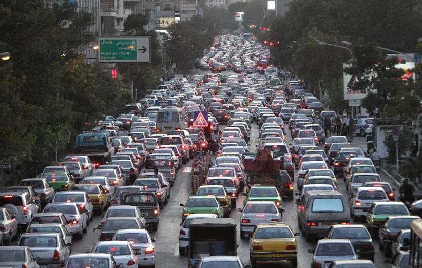 mordieu's tweet photo. Tweet nejen pro petrolheady o tom, jak je to tu s benzínem a proč jsou ojetiny pro místní nové krypto. Pokud něco v Íránu dokáže hýbat veřejným míněním a přispívá k obecné nespokojenosti, tak je to růst cen potravin, benzínu a aut. https://t.co/oUSNE0oKux