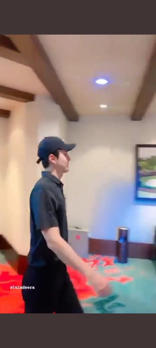 mas chakra dan mas sultan beneran main golf bareng. jadi cowok mamba pake item item, gini aja ganteng 😭
#EXO_SC #SEHUN #CHANYEOL