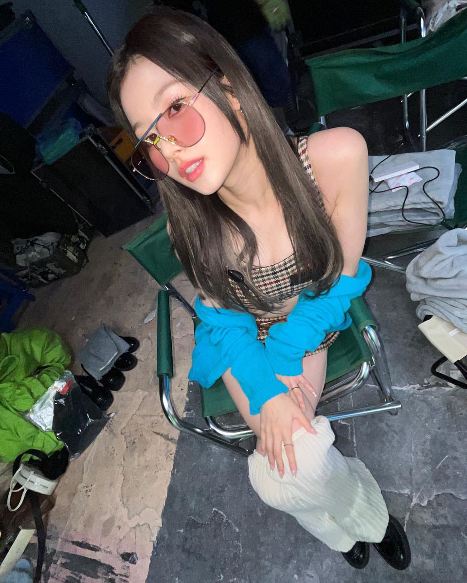 hello! because i don’t know who is who karena banyak yang ganti chara. semakin hari timeline ku semakin sepi, aku mau pembersihan yaaa! 

free pass buat ydda (yang deket deket aja). yang gak online selama 2 minggu lebih, auto aku unfollow. timakaci 🫶

BISA DI RETWEET AJA YAAA 💕