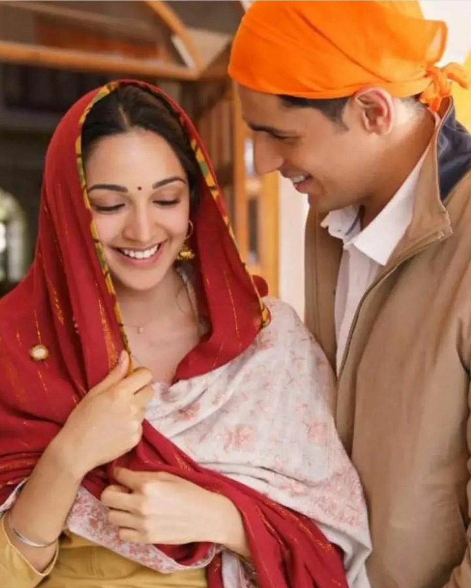 ShivaniFm's tweet photo. Can't explain how happy we are seeing the reel life Capt Batra @SidMalhotra getting the love of his life in real @advani_kiara. Aaj woh love story complete hue @vishalbatra1974 really happy ❤️ ❤️ https://t.co/3Zf4V64CYE