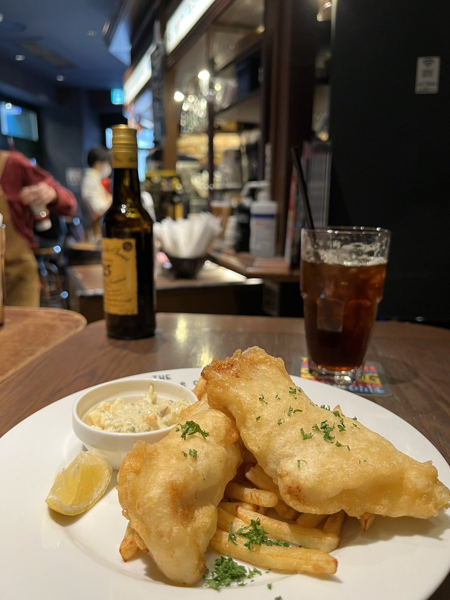 con12291's tweet photo. ランチ😋🍴💕
フィッシュアンドチップス🐟🥔☕️ https://t.co/4f6jSOtMm5