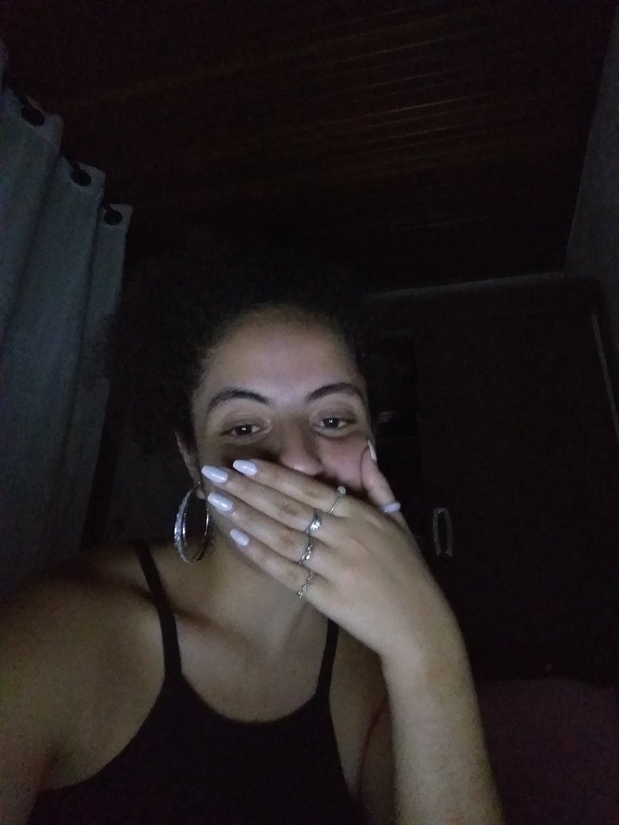 jaqszaps's tweet photo. eu sempre guardo esse celular e esse Twitterpra quando precisar faz uns 6 anos e o foda é que eu ainda preciso https://t.co/2u0E6iH9Pn