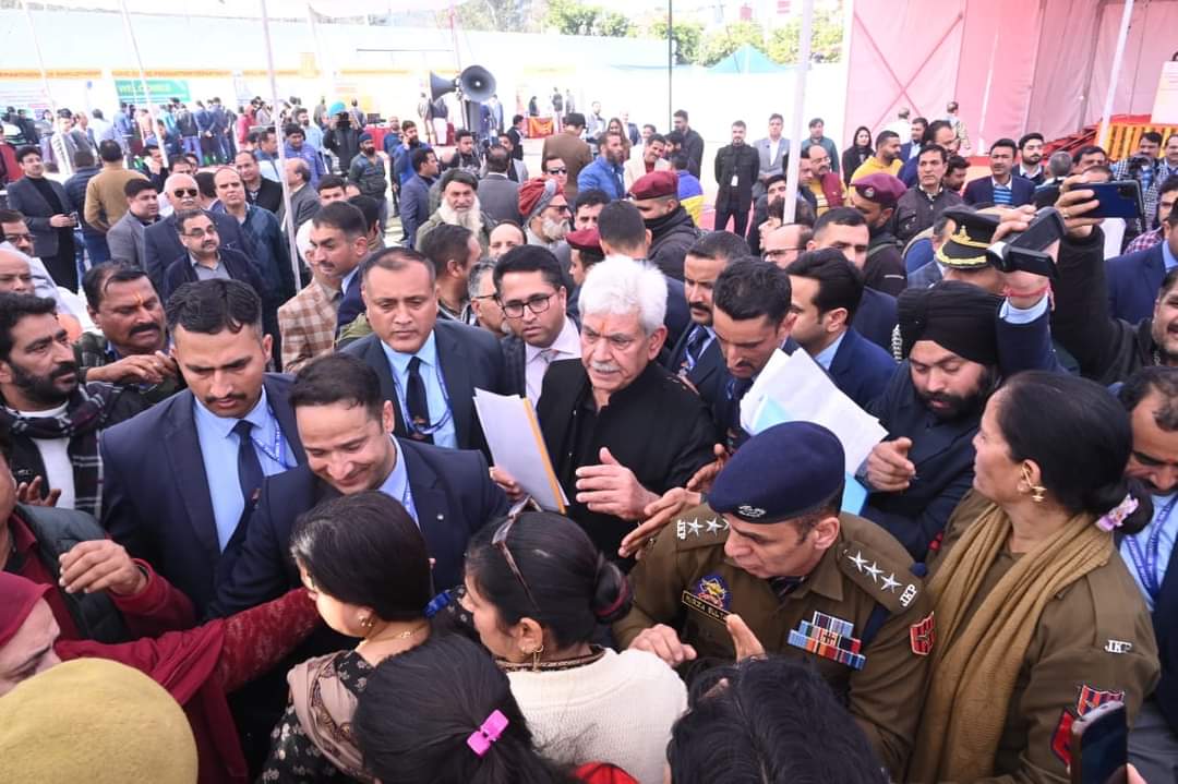 RanjanJotshi's tweet photo. Pain has became our Companion. We have learnt to live in pain &amp; are moving beyond Pain.We are optimistic that our only demand of #Relocation will be accepted &amp; pending salary of every employee will be released before Shivratri. Our lives also matter.

#KashmiriPandit
#PMPackage https://t.co/5yUk7t9Soe