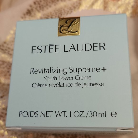 Fitlific's tweet photo. So good I had to share! Check out all the items I'm loving on @Poshmarkapp #poshmark #fashion #style #shopmycloset #wethefree #esteelauder #unbranded: https://t.co/pR6rkKYpEu https://t.co/iSb1ScEfL0