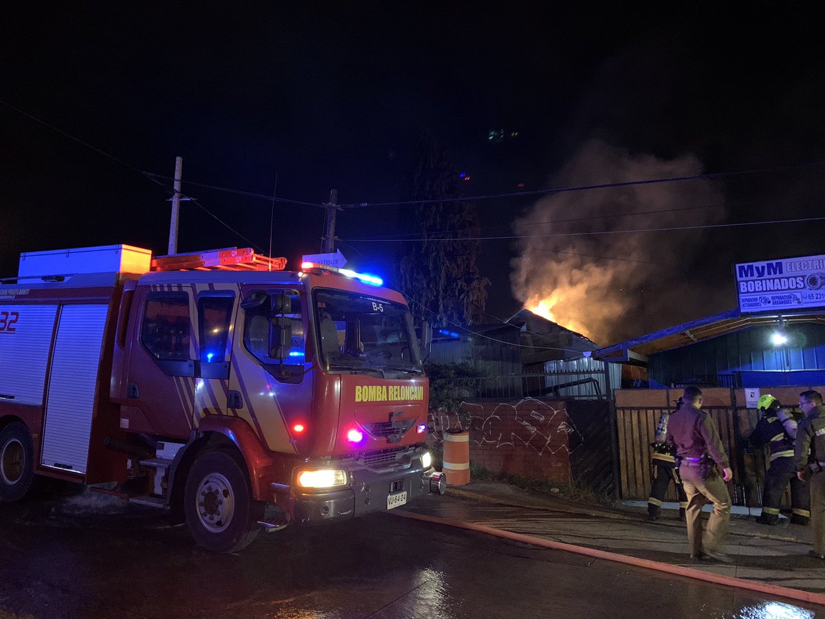 OctavaCBPM's tweet image. Nos encontramos trabajando con nuestro carro BX-8 en Incendio de vivienda en avenida Presidente Ibáñez esquina San Patricio. 🚒
