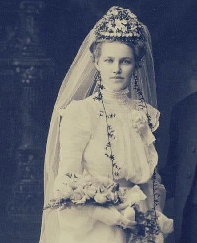 Victorian Bride, 1890s.

#oldphotography #victoriantimes