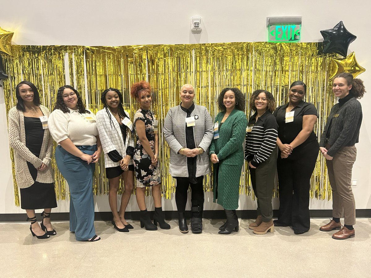 MGCCUNCO's tweet image. ✨THANK YOU✨ to all the students, staff, faculty, alum, &amp;amp; friends of the Garvey for coming out to our 40th Anniversary reception!!! we had such a good time sharing memories, good food, dope music, limited edition merch &amp;amp;&amp;amp;&amp;amp; cake! thank you again for celebrating with us! ❤️💚🖤