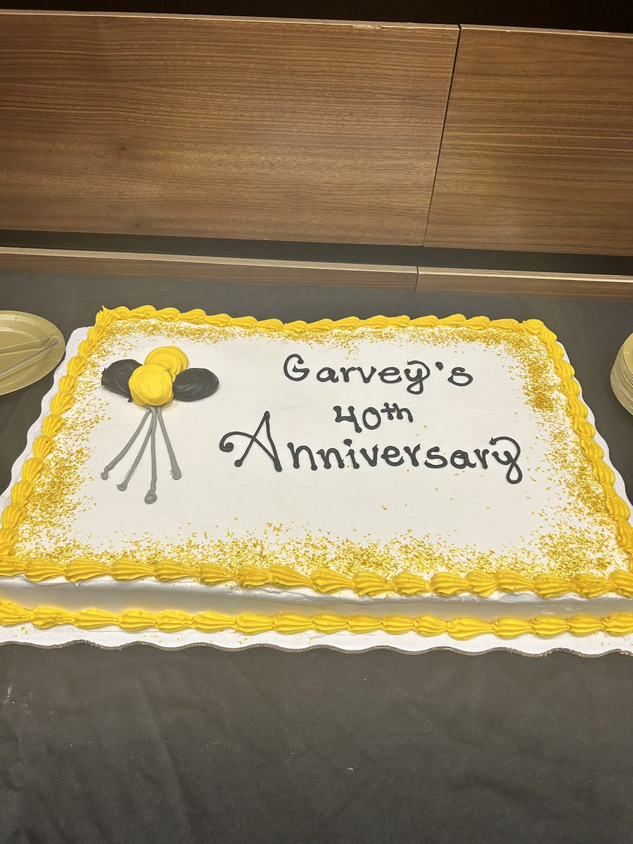 MGCCUNCO's tweet image. ✨THANK YOU✨ to all the students, staff, faculty, alum, &amp;amp; friends of the Garvey for coming out to our 40th Anniversary reception!!! we had such a good time sharing memories, good food, dope music, limited edition merch &amp;amp;&amp;amp;&amp;amp; cake! thank you again for celebrating with us! ❤️💚🖤